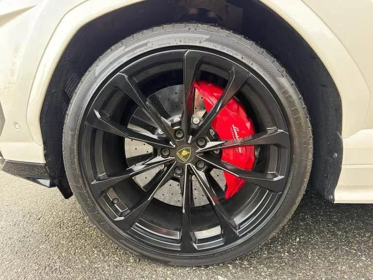 2022 Lamborghini Urus - Image 16 of 19