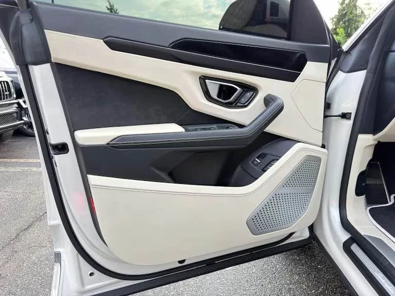 2022 Lamborghini Urus - Image 14 of 19