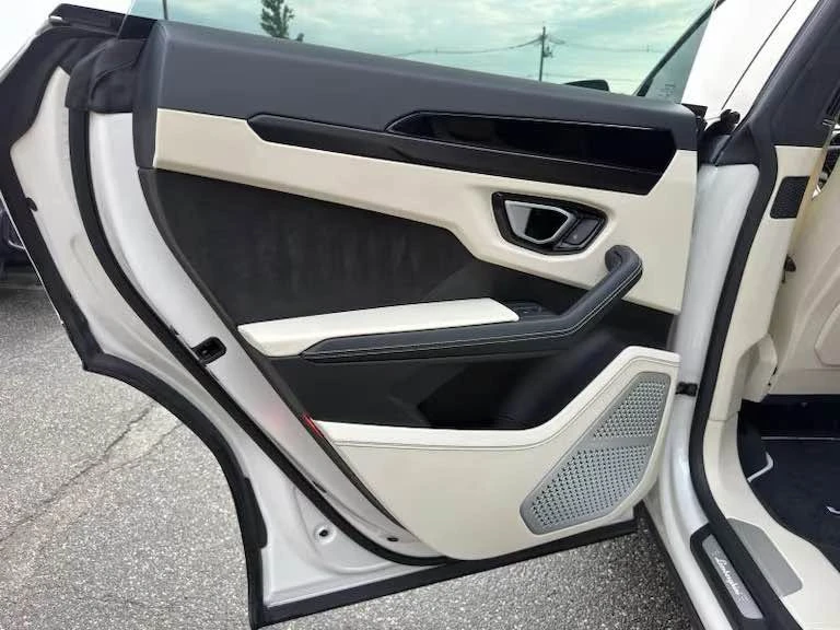 2022 Lamborghini Urus - Image 13 of 19