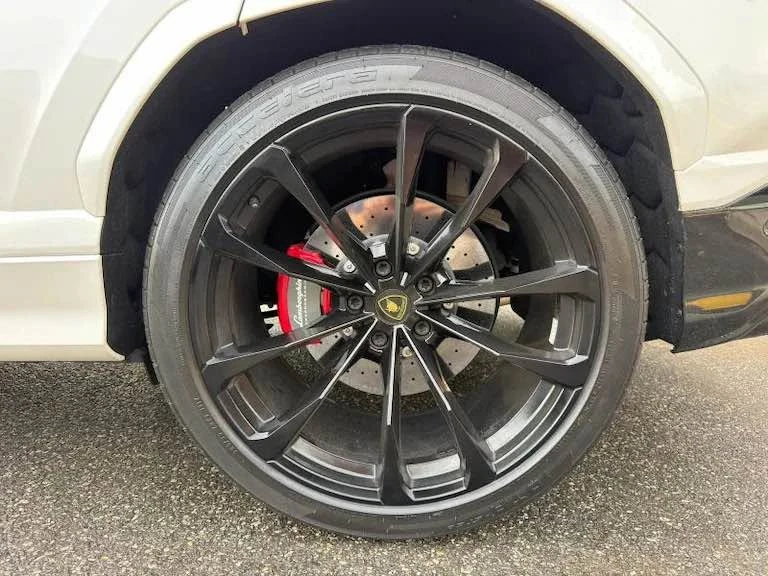 2022 Lamborghini Urus - Image 18 of 19