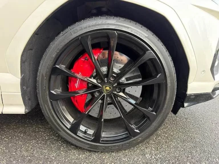 2022 Lamborghini Urus - Image 15 of 19