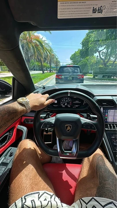 2022 Lamborghini Urus - Image 2 of 18