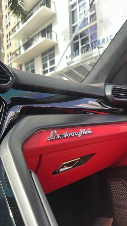 2022 Lamborghini Urus - Image 15 of 18