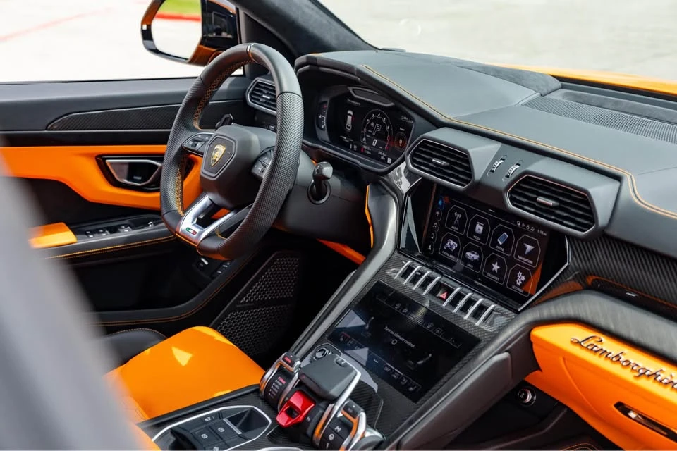 2022 Lamborghini Urus - Image 2 of 4