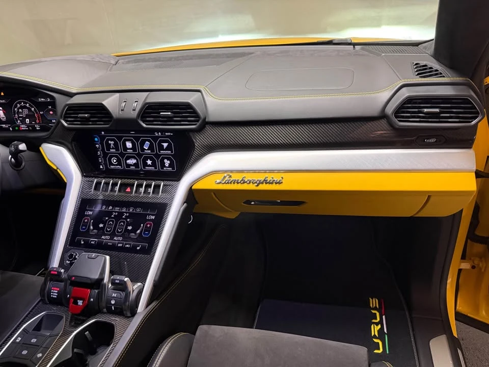 2022 Lamborghini Urus - Image 18 of 19