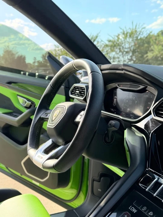 2022 Lamborghini Urus - Image 17 of 19