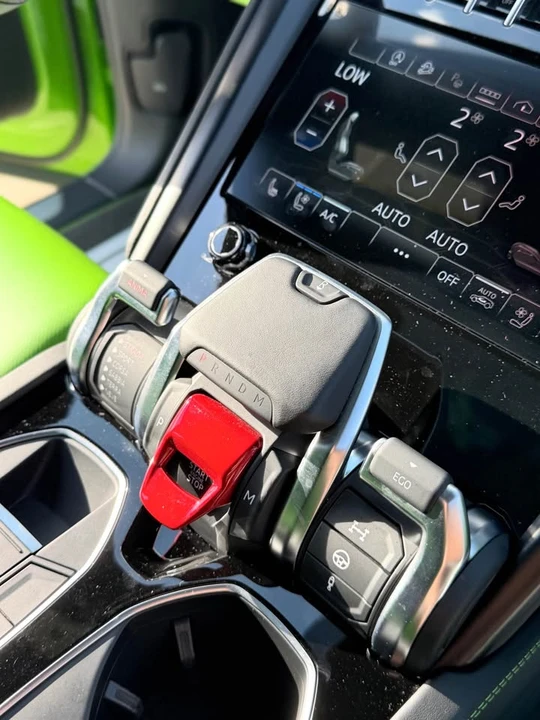 2022 Lamborghini Urus - Image 18 of 19