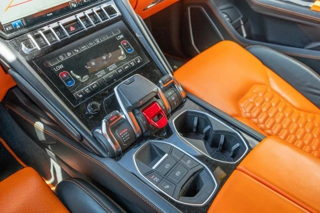 2022 Lamborghini Urus - Image 17 of 21