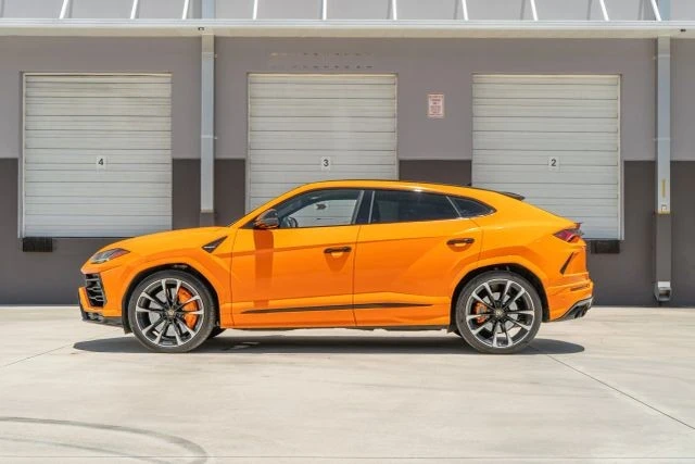 2022 Lamborghini Urus - Image 2 of 21