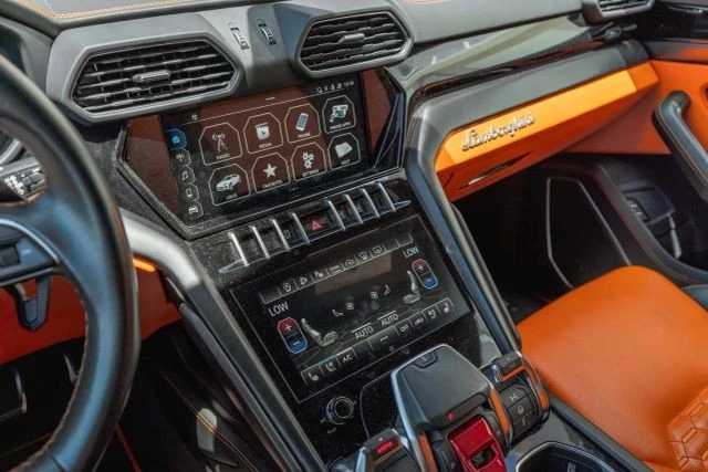 2022 Lamborghini Urus - Image 15 of 21