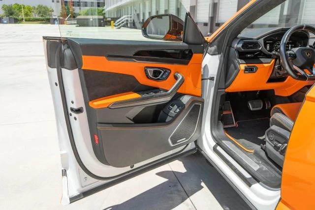 2022 Lamborghini Urus - Image 9 of 21