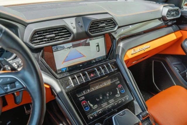2022 Lamborghini Urus - Image 16 of 21