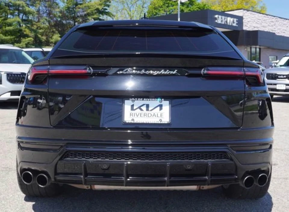 2022 Lamborghini Urus - Image 2 of 8