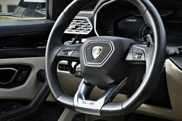 2022 Lamborghini Urus - Image 15 of 21