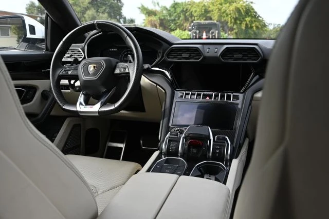 2022 Lamborghini Urus - Image 14 of 21