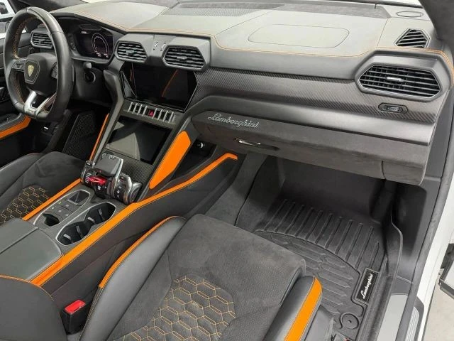 2022 Lamborghini Urus - Image 10 of 31