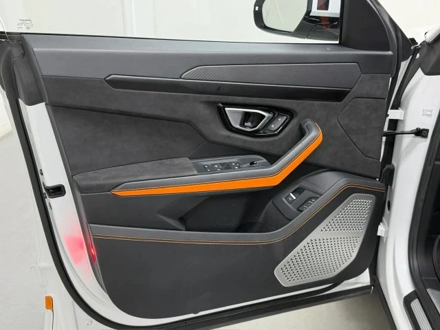 2022 Lamborghini Urus - Image 19 of 31