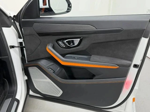 2022 Lamborghini Urus - Image 17 of 31