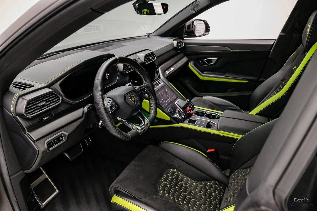 2022 Lamborghini Urus - Image 2 of 31