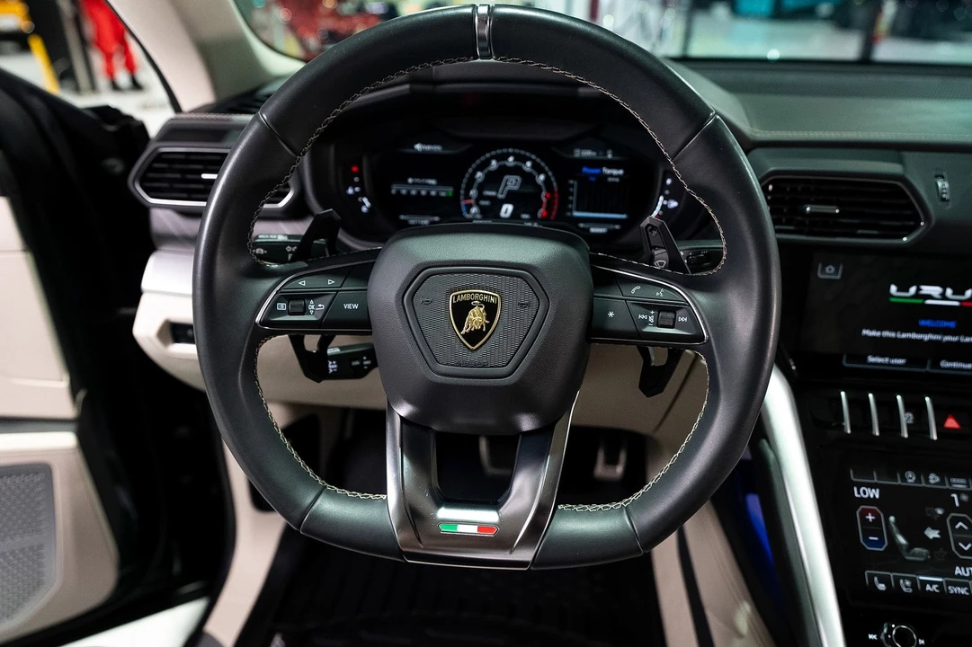 2022 Lamborghini Urus - Image 19 of 31