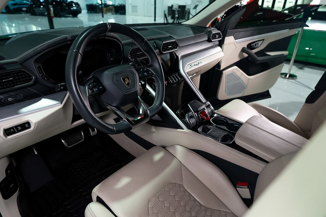 2022 Lamborghini Urus - Image 9 of 31
