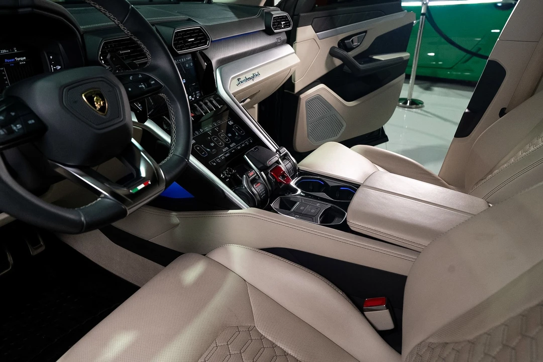 2022 Lamborghini Urus - Image 28 of 31