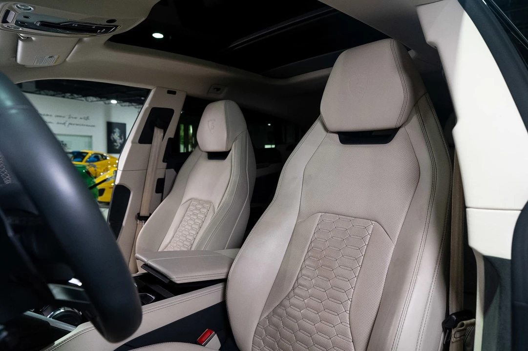 2022 Lamborghini Urus - Image 10 of 31