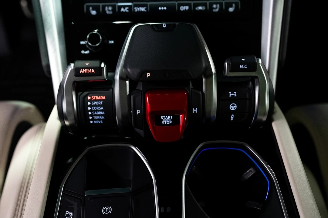 2022 Lamborghini Urus - Image 24 of 31