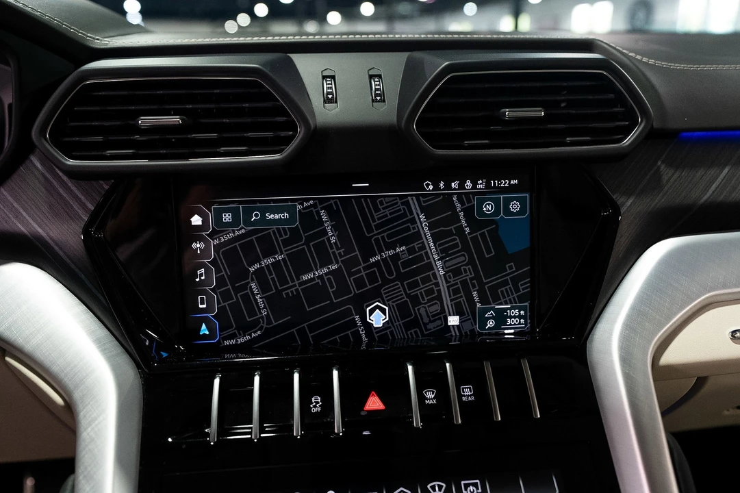 2022 Lamborghini Urus - Image 21 of 31