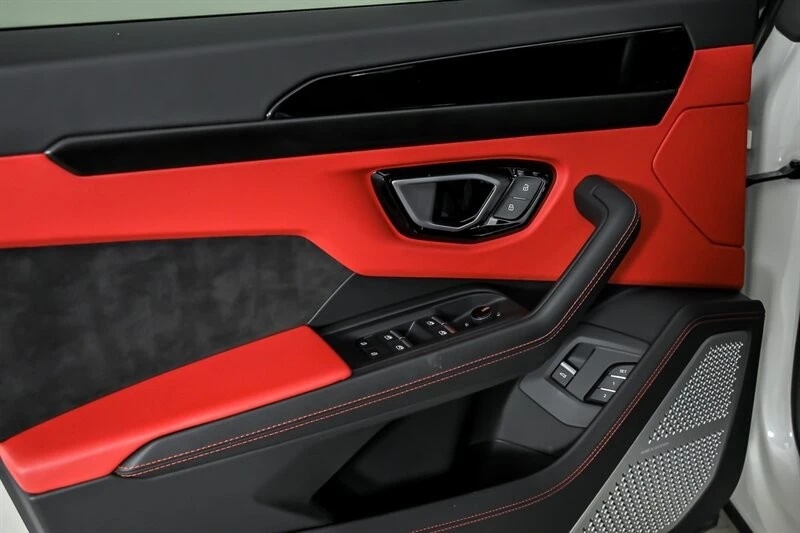 2022 Lamborghini Urus - Image 18 of 31