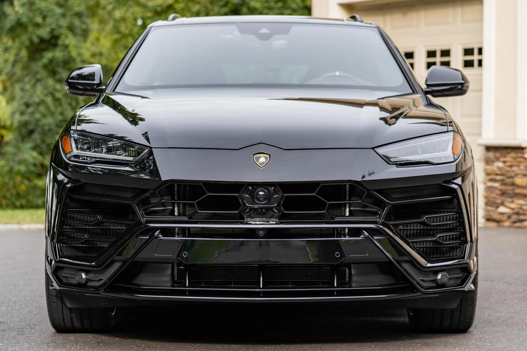 2022 Lamborghini Urus - Image 2 of 31