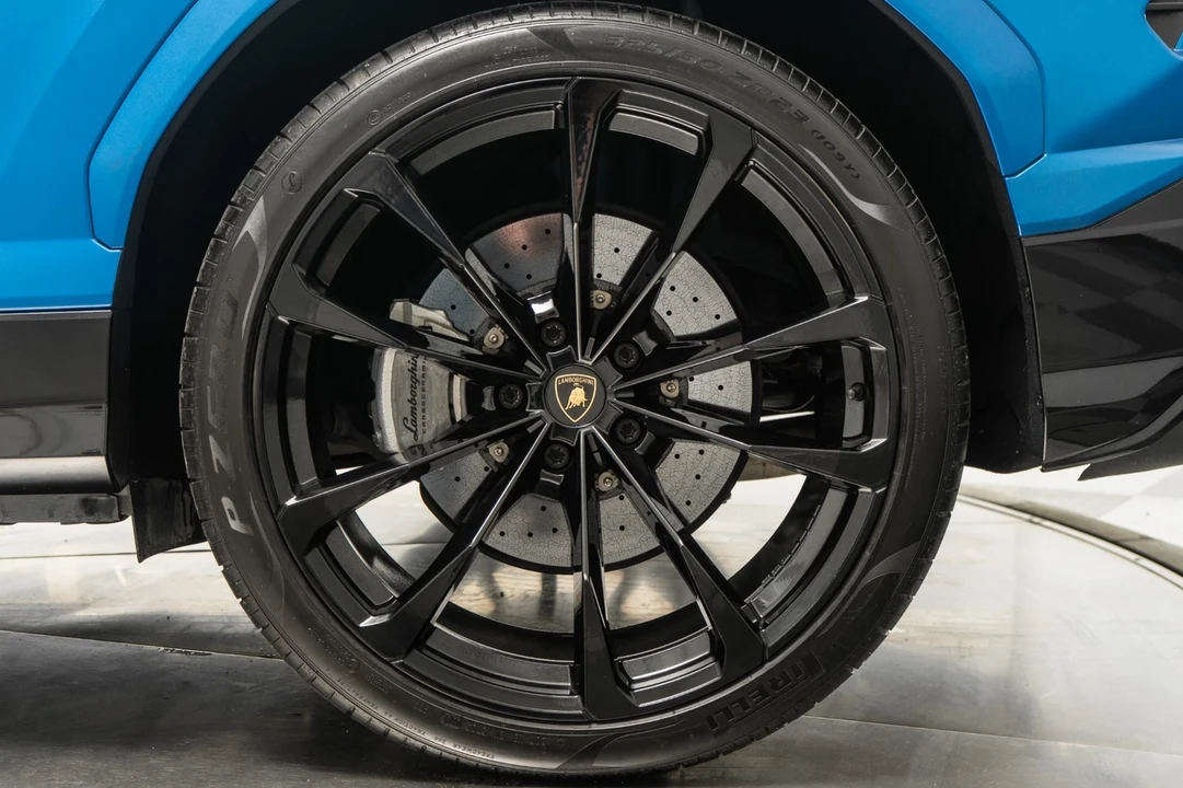 2022 Lamborghini Urus - Image 11 of 12