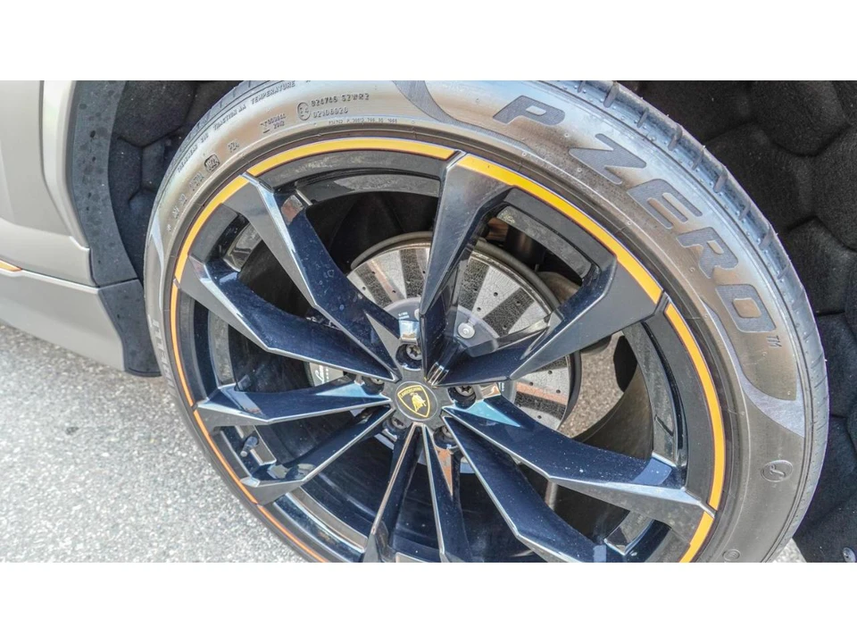 2022 Lamborghini Urus - Image 29 of 31