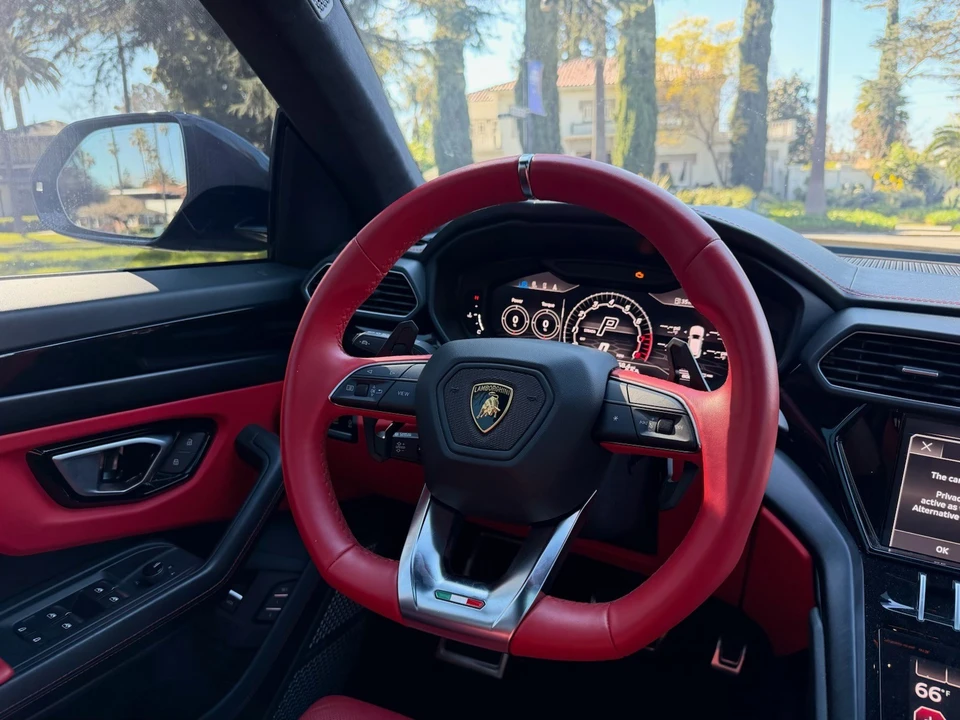 2022 Lamborghini Urus - Image 11 of 16