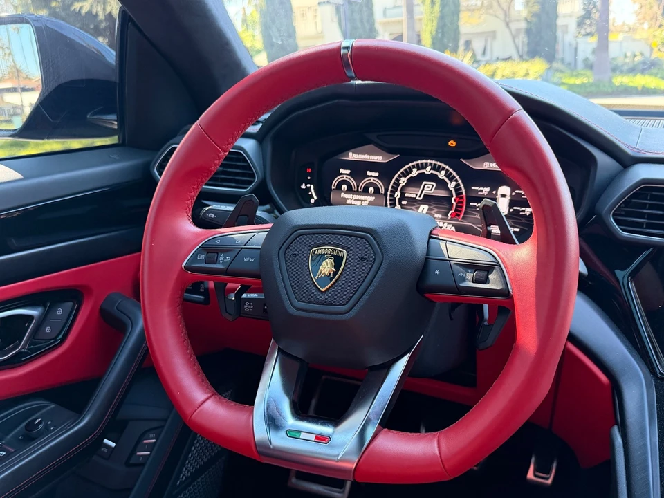 2022 Lamborghini Urus - Image 10 of 16