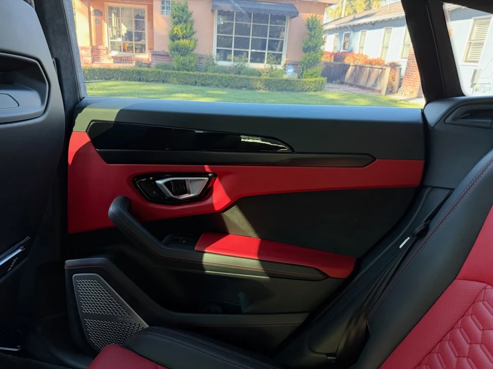 2022 Lamborghini Urus - Image 9 of 16