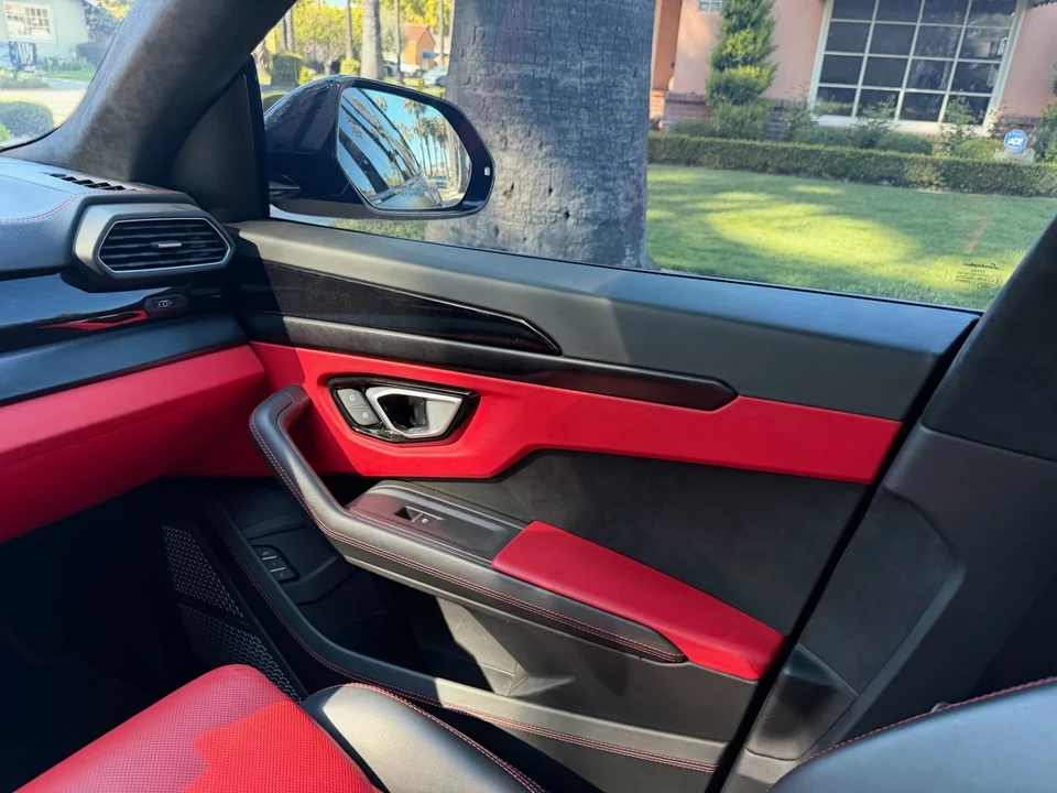 2022 Lamborghini Urus - Image 11 of 16