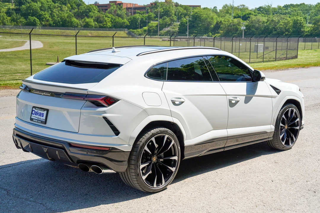 2022 Lamborghini Urus - Image 5 of 31