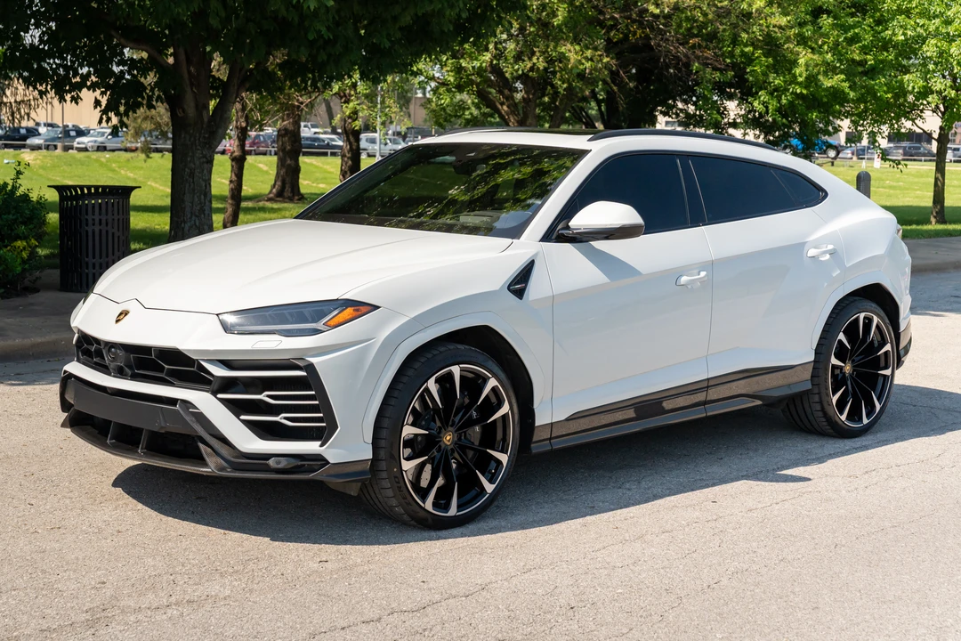 2022 Lamborghini Urus - Image 2 of 31