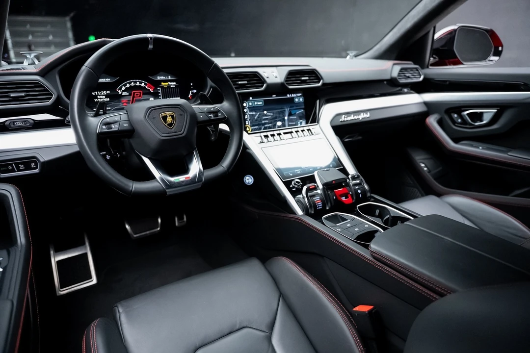 2022 Lamborghini Urus - Image 2 of 21