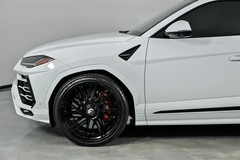 2022 Lamborghini Urus - Image 7 of 12