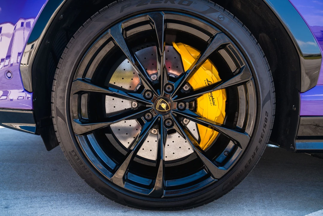 2022 Lamborghini Urus - Image 18 of 31