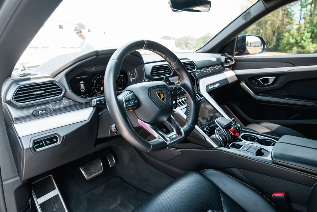 2022 Lamborghini Urus - Image 29 of 31