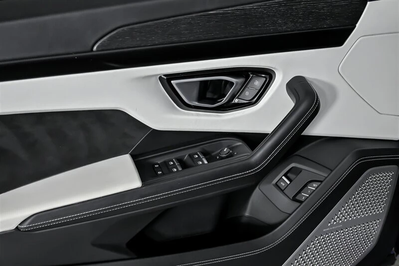 2022 Lamborghini Urus - Image 18 of 21