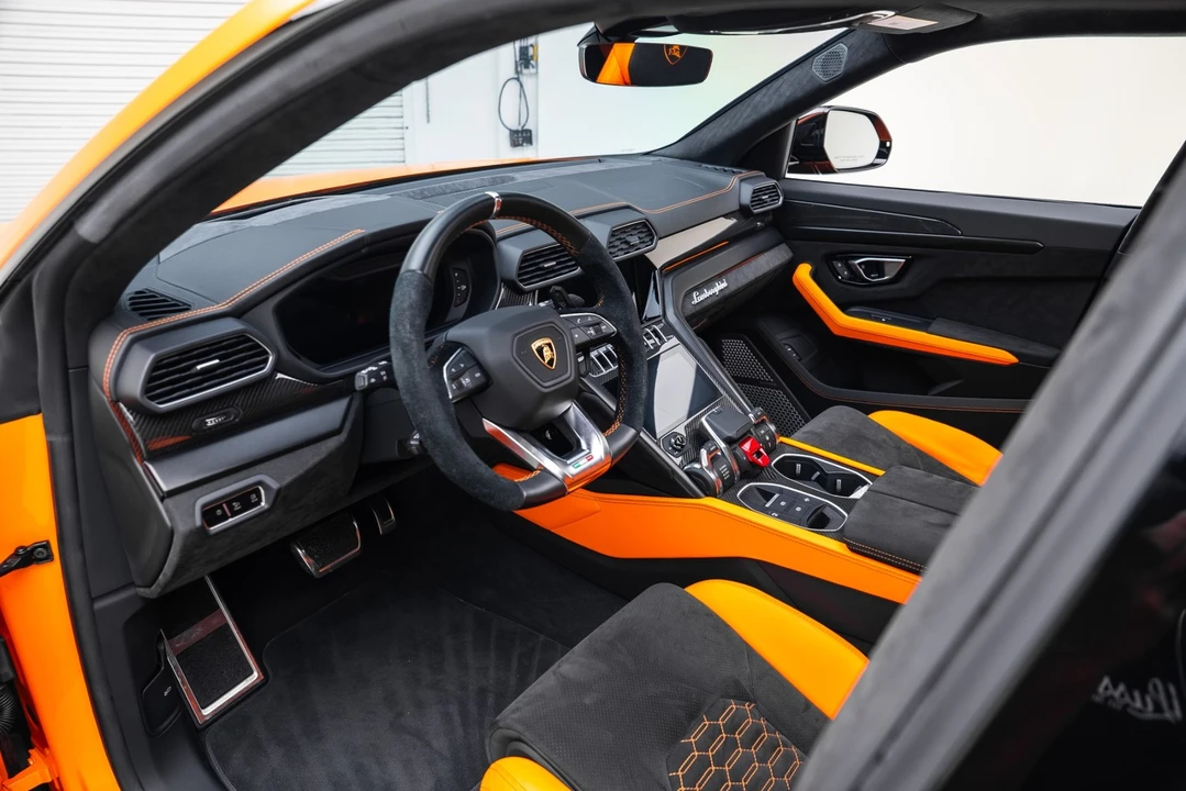 2022 Lamborghini Urus - Image 2 of 21