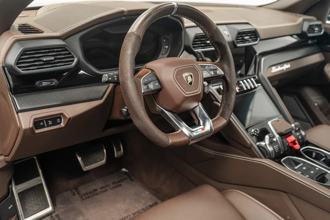 2022 Lamborghini Urus - Image 13 of 21