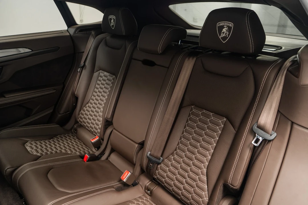 2022 Lamborghini Urus - Image 16 of 21