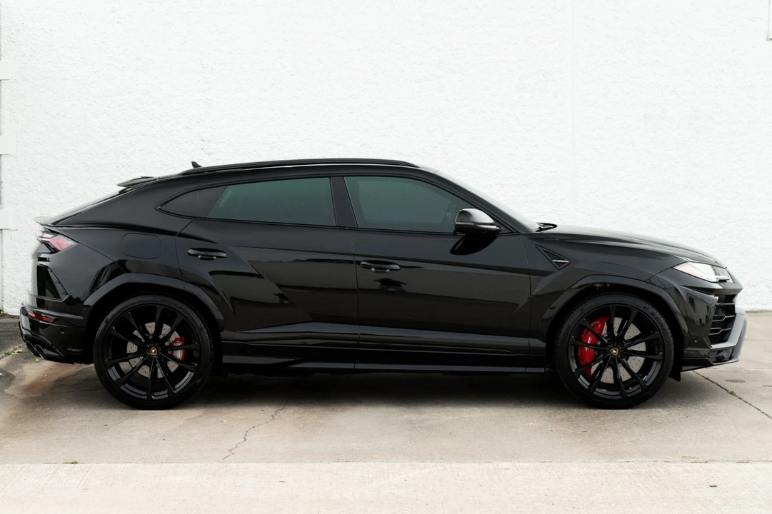 2022 Lamborghini Urus - Image 8 of 31
