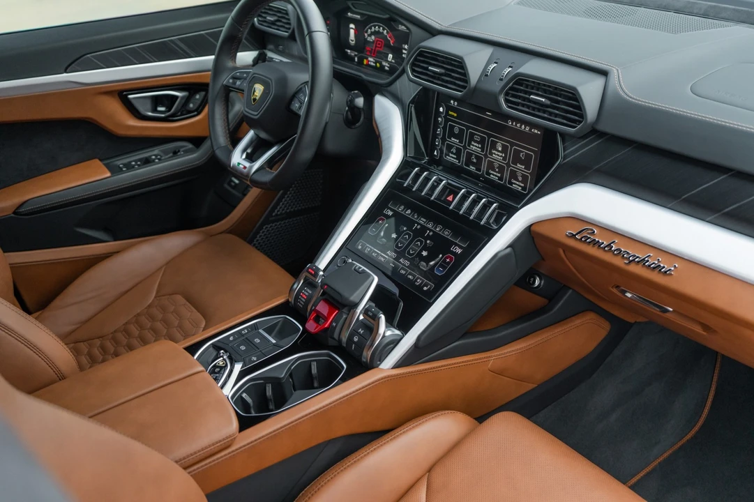 2022 Lamborghini Urus - Image 19 of 31