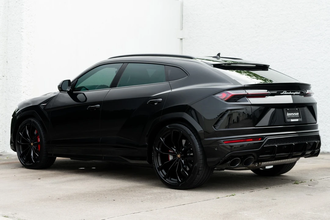 2022 Lamborghini Urus - Image 4 of 31